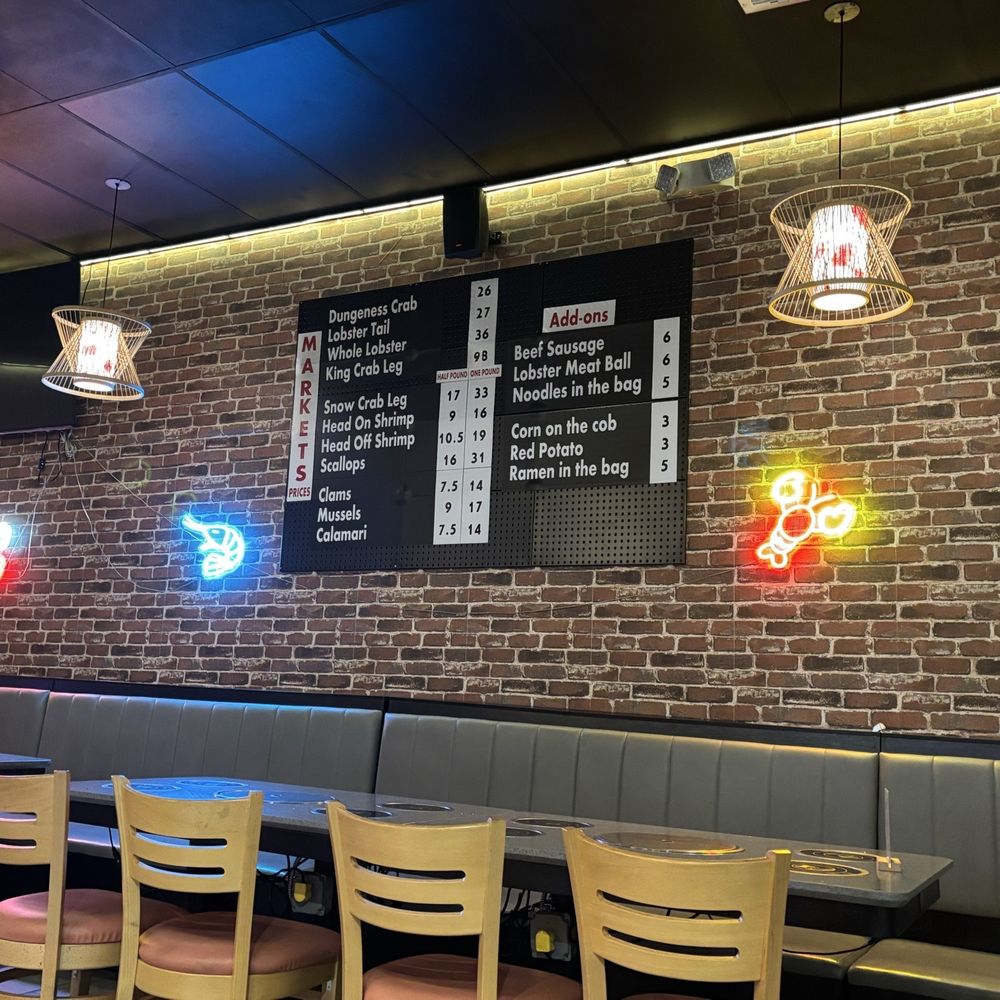 Meet Hot Pot - Dining room - Cajun/Creole Near Me - Carlstadt, New Jersey Meet Hot Pot - Dining room - Cajun/Creole Near Me - Carlstadt, New Jersey