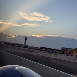 Phoenix Sky Harbor International Airport - Terminal 4 - Runway leaving