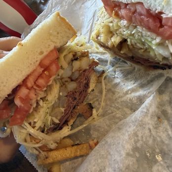 Primanti Bros. Restaurant and Bar - Sandwiches Near Me - Pittsburgh, Pennsylvania Primanti Bros. Restaurant and Bar - Sandwiches Near Me - Pittsburgh, Pennsylvania