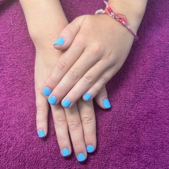 With a Kwist - Regular polish manicure - Nail Technicians Near Me With a Kwist - Regular polish manicure - Nail Technicians Near Me