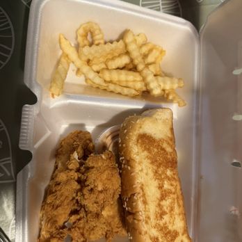 Raising Cane's Chicken Fingers - Chicken fingers combo - Fast Food Near Me - Winter Park, Florida