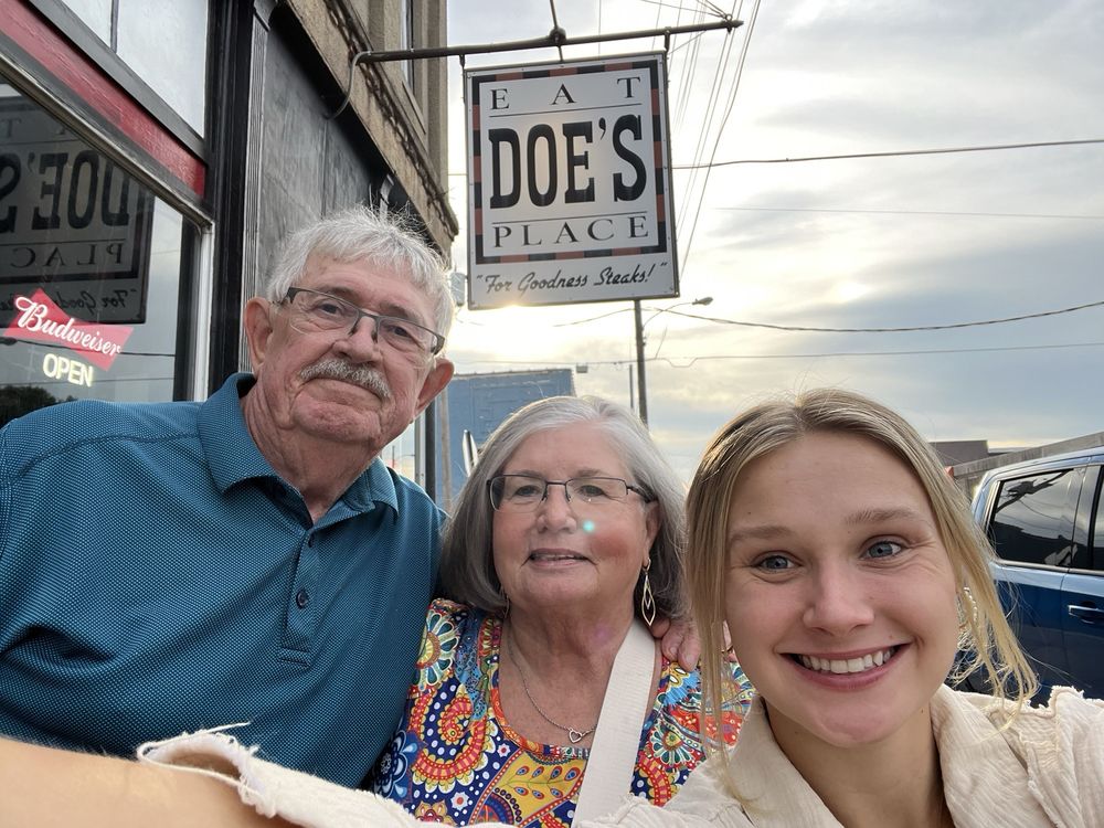 Doe's Eat Place