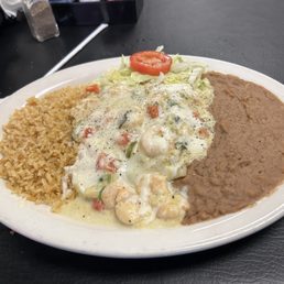 a plate of mexican food a plate of mexican food