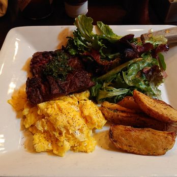 DiWine - Skirt steak and eggs - Wine Bars Near Me - Astoria, New York