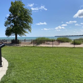 Fort Gratiot Lighthouse - Pretty area with access to the beach. - Landmarks & Historical Buildings Near Me - Port Huron, Michigan