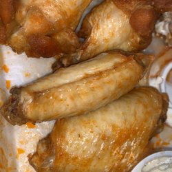 The 19th Hole Club House - Medium hot Traditional Jumbo Wings (10)
