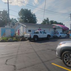 Yummies - The drive thru line