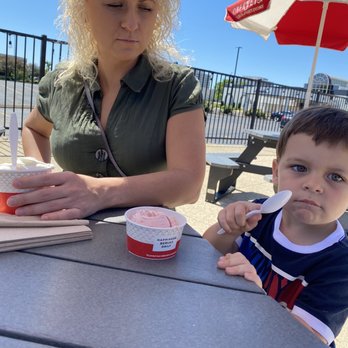Oberweis Ice Cream and Dairy Store - Ice cream - Ice Cream & Frozen Yogurt Near Me - Rolling Meadows, Illinois