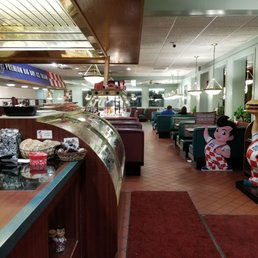 A deserted Big Boy...7pm on a Wednesday. A deserted Big Boy...7pm on a Wednesday.