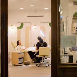 Miki'ao Nail Studio - Newly renovated studio with dry pedicure lounger.