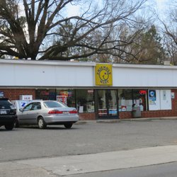 Friendly Mart - Plenty of parking!