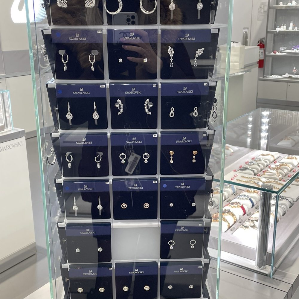Swarovski - Jewelry Near Me - Pointe-Claire, Quebec Swarovski - Jewelry Near Me - Pointe-Claire, Quebec