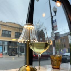 Deep Red Wine Merchant - Vinho Verde