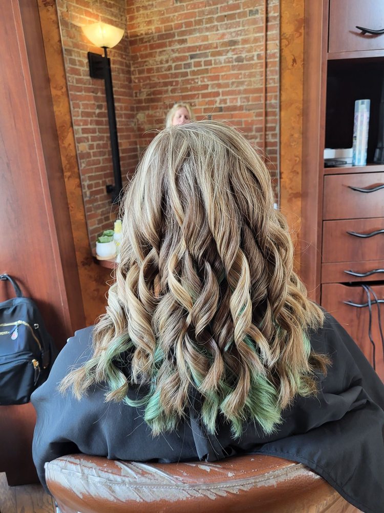 Posh The Salon Image