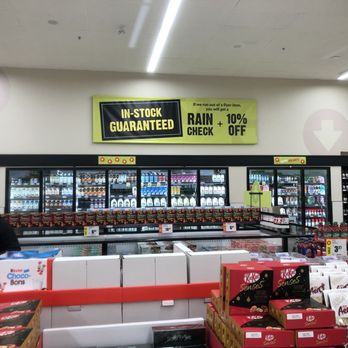 FreshCo - a woman in a grocery store - Grocery Near Me - Maple Ridge, British Columbia FreshCo - a woman in a grocery store - Grocery Near Me - Maple Ridge, British Columbia