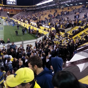 Michigan WOLVERINES FOOTBALL - At the game - Professional Sports Teams Near Me Michigan WOLVERINES FOOTBALL - At the game - Professional Sports Teams Near Me
