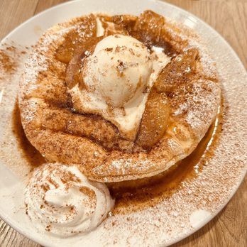 Aloha Kitchen - Close up of Apple Souffle a la Mode - Breakfast & Brunch Near Me - Honolulu, Hawaii