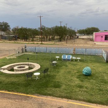 Roadrunner Lodge Motel - Fire pit and dog run - Hotels Near Me - Tucumcari, New Mexico Roadrunner Lodge Motel - Fire pit and dog run - Hotels Near Me - Tucumcari, New Mexico