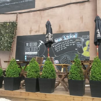 The Record Factory - Outdoor chalk board - Dive Bars Near Me - Glasgow, GLG