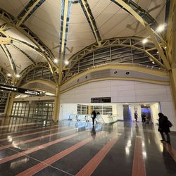 Ronald Reagan Washington National Airport - Near United Check in