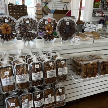 Shields Date Garden - Dates - Fruits & Veggies Near Me - Indio, California Shields Date Garden - Dates - Fruits & Veggies Near Me - Indio, California