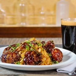 Tom's Watch Bar - Mohegan Sun - Asian Chicken Lollipops and a nice cold Stout!