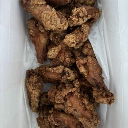 20 piece hot spicy wings that look like trash.