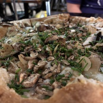 MELLOW MUSHROOM CHANTILLY - Updated December 2025 - 416 Photos & 440