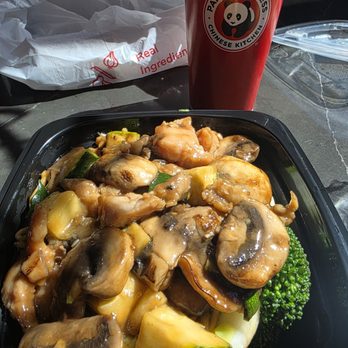 Panda Express - Bowl: chicken mushrooms w/veggies & lo mein - Fast Food Near Me - Mesa, Arizona