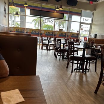 Ruta 75 - Ambiance - Colombian Near Me - Hialeah, Florida