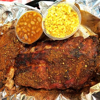 Charlie Vergos' Rendezvous - Pork ribs with beans and mac & cheese - Barbeque Near Me - Memphis, Tennessee