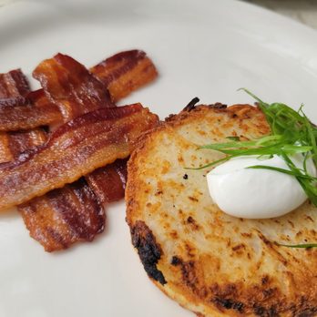 Cream Pot - Maple bacon and hash brown - Breakfast & Brunch Near Me - Honolulu, Hawaii Cream Pot - Maple bacon and hash brown - Breakfast & Brunch Near Me - Honolulu, Hawaii