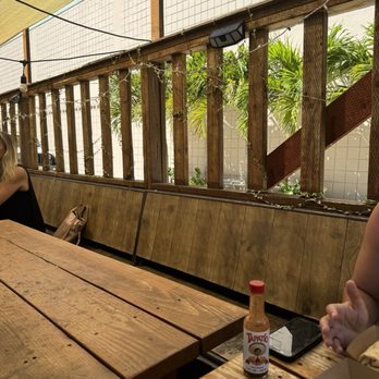 Sunny’s Local Grind - Outside covered seating - Coffee & Tea Near Me - Honolulu, Hawaii