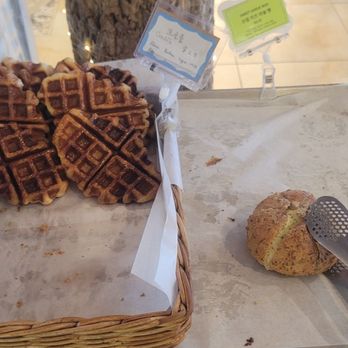 Breeze Bakery Cafe - Bakeries Near Me - Annandale, Virginia