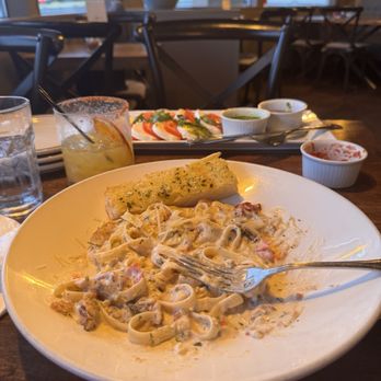 Acropolis Pizza & Pasta - Italian Near Me - Everett, Washington
