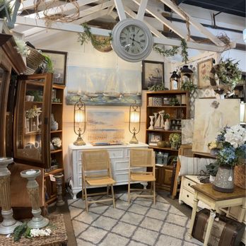 Trend + Relic - Used, Vintage & Consignment Near Me - St. Charles, Illinois