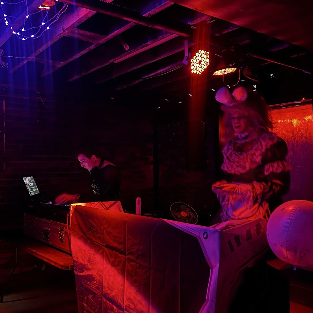 Smoke & Mirrors - DJ - Pubs Near Me - Cleveland, Ohio Smoke & Mirrors - DJ - Pubs Near Me - Cleveland, Ohio