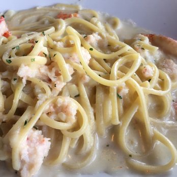 Red Lobster - Linguini Alfredo with Crab - Seafood Near Me - Calgary, Alberta Red Lobster - Linguini Alfredo with Crab - Seafood Near Me - Calgary, Alberta