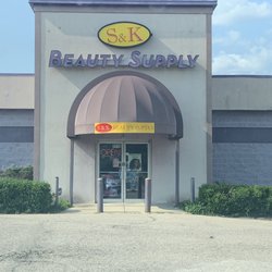 E & D Beauty Supls - New name same empty parking lot