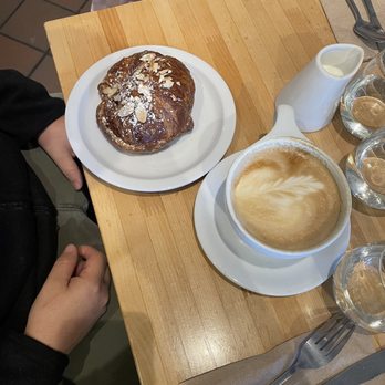 Dolina Santa Fe - Latte and almond croissant - Cafes Near Me - Santa Fe, New Mexico Dolina Santa Fe - Latte and almond croissant - Cafes Near Me - Santa Fe, New Mexico