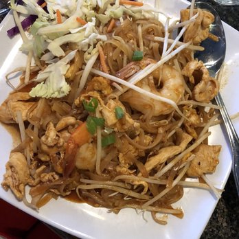 Thai E-San - Chicken & shrimp pad Thai - Thai Near Me - Phoenix, Arizona