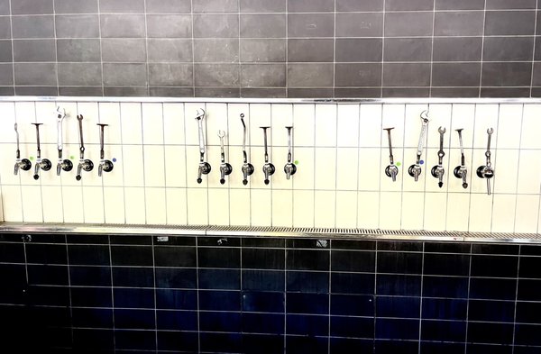 MoJo's Local Tap & Kitchen by null