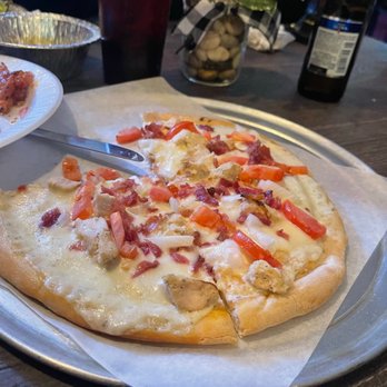 Mom Maruca's  Pizza - White Garlic Pizza - Italian Near Me - Uniontown, Pennsylvania