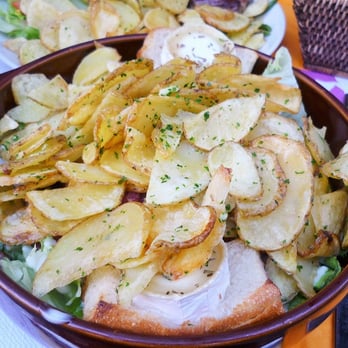 Le Relais Gascon - Salade du Bearnais with added chicken, those potatoes are addictive - French Southwest Near Me - Paris, 75 Le Relais Gascon - Salade du Bearnais with added chicken, those potatoes are addictive - French Southwest Near Me - Paris, 75