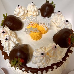 Yummy strawberry dip chocolate cake !!