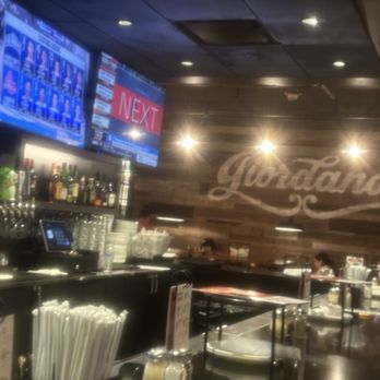 Giordano's - Pizza Near Me - Chicago, Illinois
