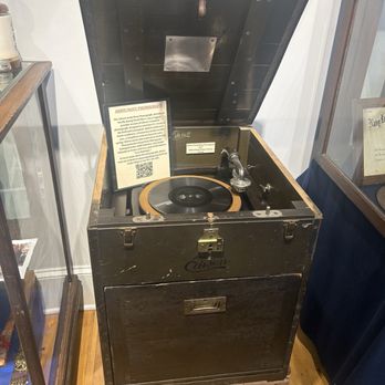 Thomas Edison Birthplace Museum - WW1 military phonograph. - Museums Near Me - Milan, Ohio Thomas Edison Birthplace Museum - WW1 military phonograph. - Museums Near Me - Milan, Ohio
