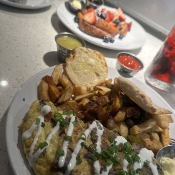 Brunch 101 - The hangover omelette with country potatoes - Breakfast & Brunch Near Me - Cathedral City, California