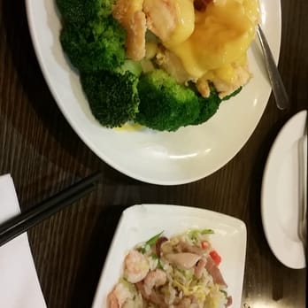Dumpling Cafe - Jumbo shrimp with American brocolli and yang chow fried rice (I'm pretty sure they gave me seafood fried rice). - Taiwanese Near Me - Boston, Massachusetts