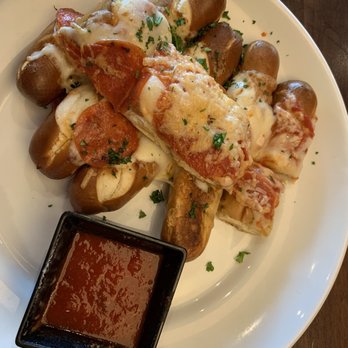 Dave & Buster's Ala Moana - Pepperoni Pull Apart - Arcades Near Me - Honolulu, Hawaii